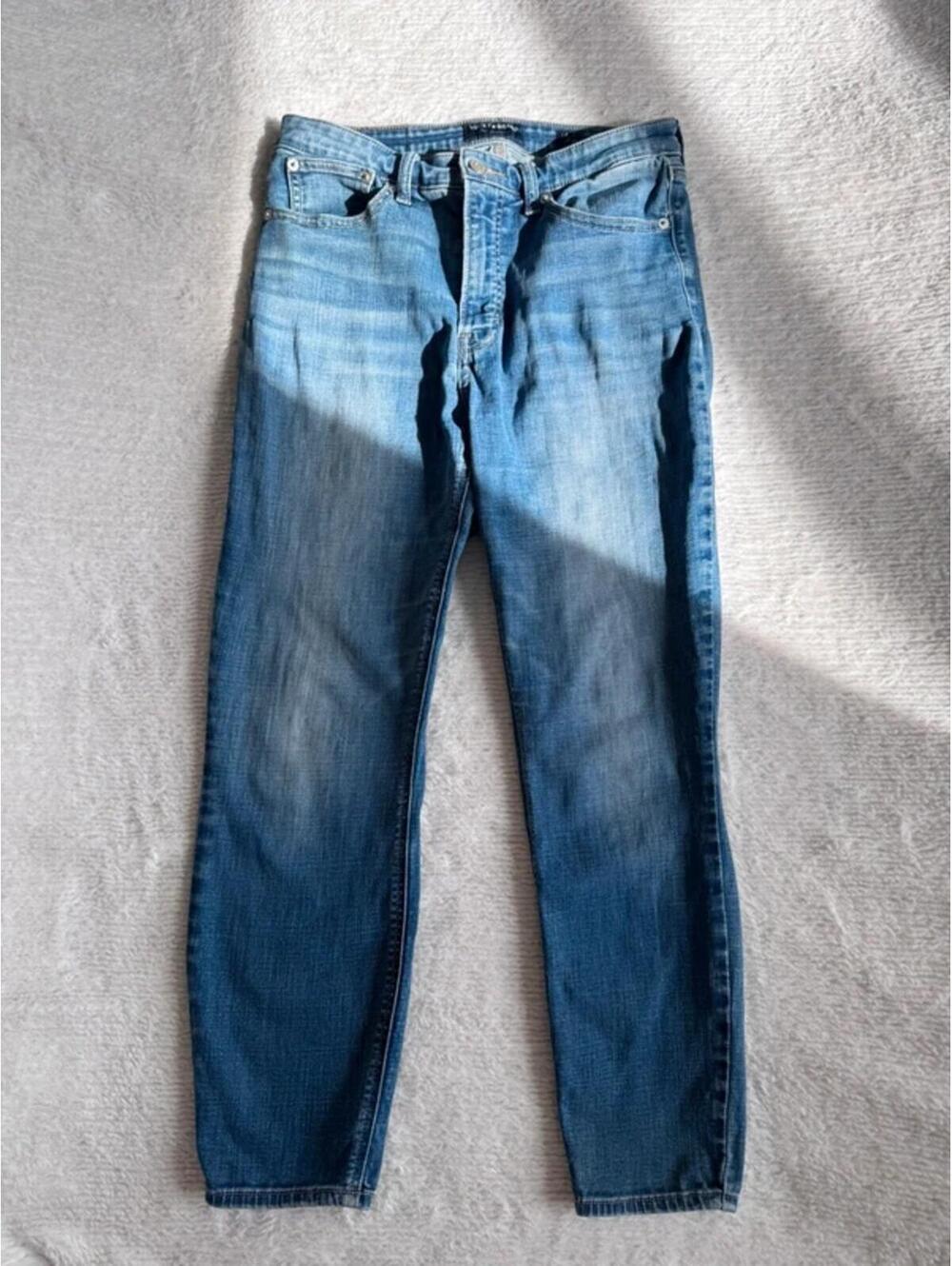10/30 Straight Leg Lucky Jeans